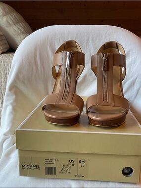 Michael Kors Cashew Leather T-Strap Platform Sandals with Front Zipper